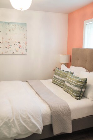 3 habitaciones, tabla de planchar con plancha y cuna de viaje 