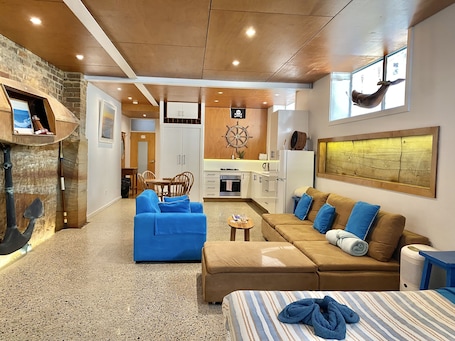 Table de tennis de table. The Bondi Sandstone Apartment | 400 m to Bondi and Tamarama