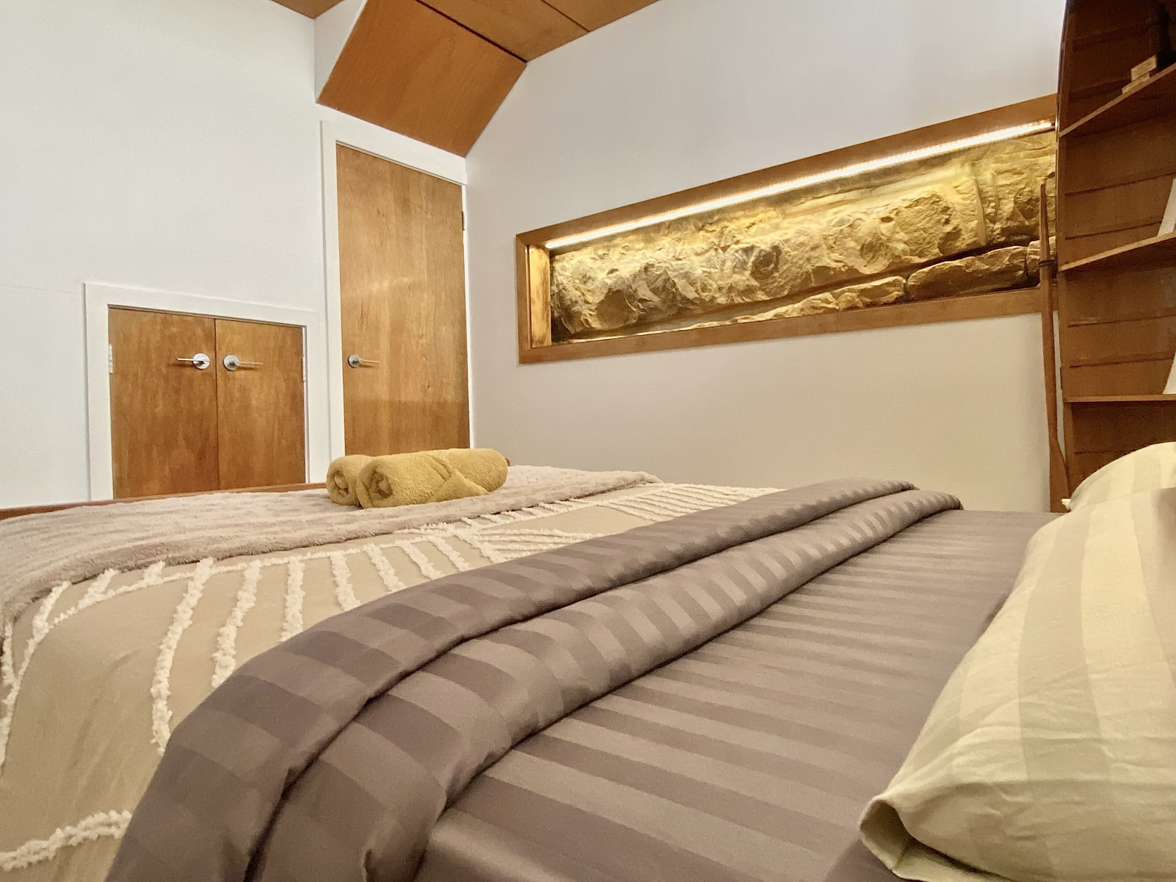 2 slaapkamers, een strijkplank/strijkijzer, gratis wifi, beddengoed