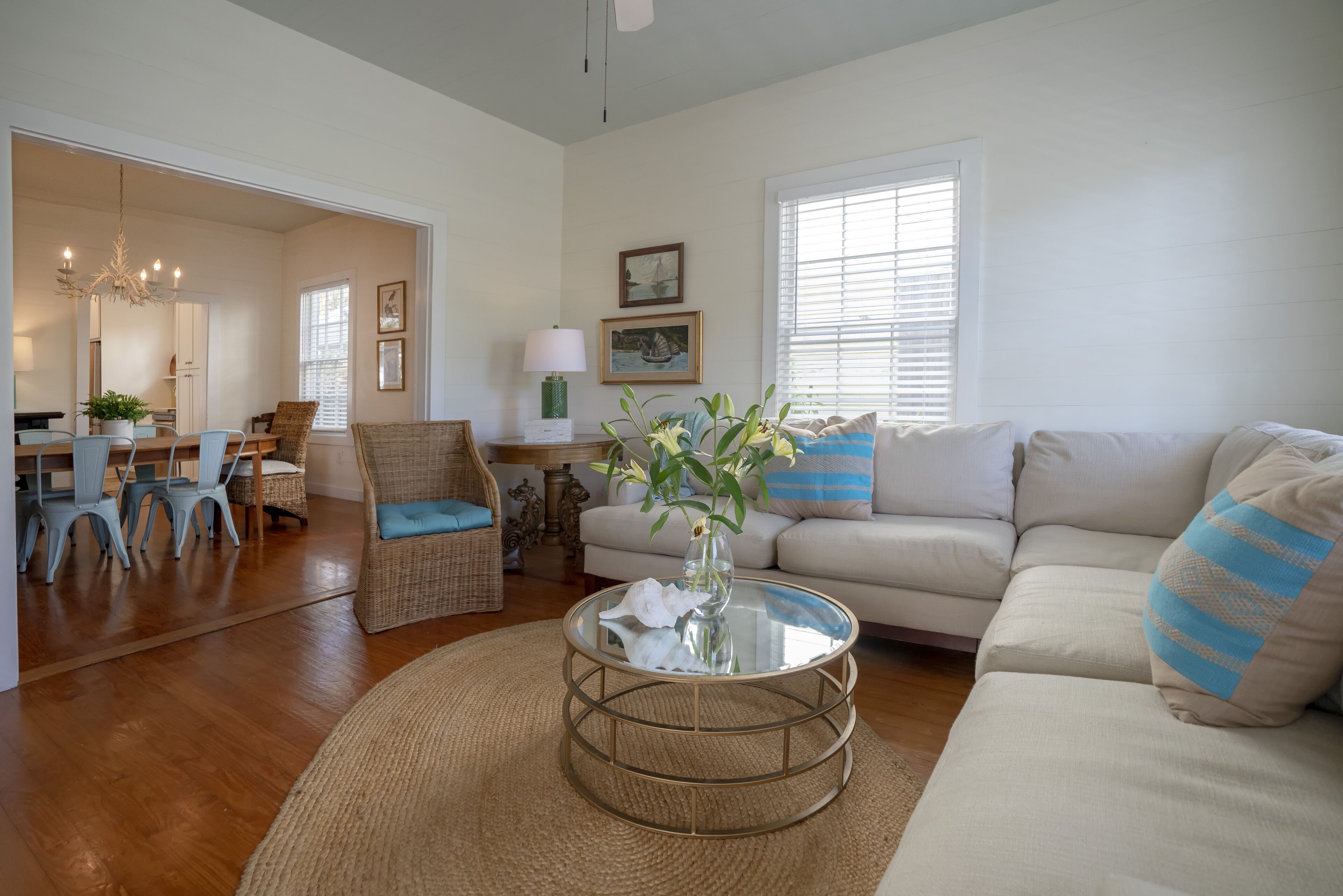 Bright and Comfortable 3 bedroom/2.5 bath Classic Conch in the Meadows