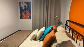 2 bedrooms, desk, iron/ironing board, free WiFi
