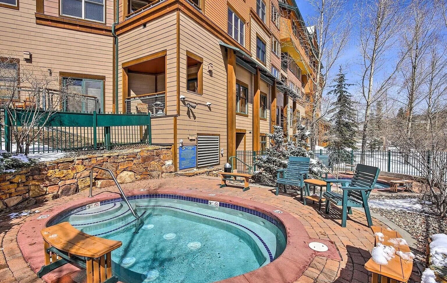 Bañera de hidromasaje al aire libre