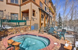 Tina de hidromasaje al aire libre