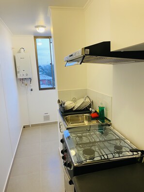 冰箱、微波炉、烤箱、炉灶