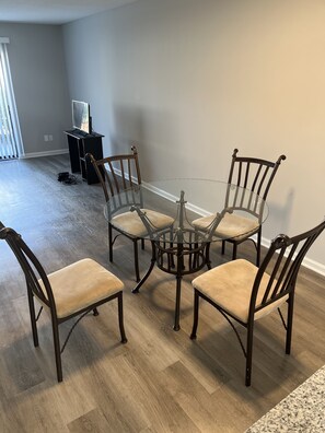 Dining - BeachCondo (Wilmington)
