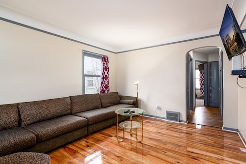 PERFECT FOR A LONG TIME STAY | 3 bdroom, sleeps 15 + dinning room