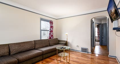 PERFECT FOR A LONG TIME STAY | 3 bdroom, sleeps 15 + dinning room