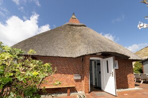 Unclassified image, 2 of 25, button