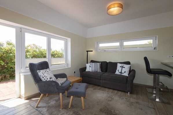 Unclassified image, 1 of 25, button