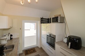 Unclassified image, 5 of 25, button