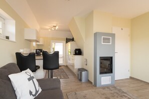 Unclassified image, 3 of 25, button