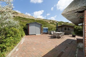 Unclassified image, 4 of 25, button