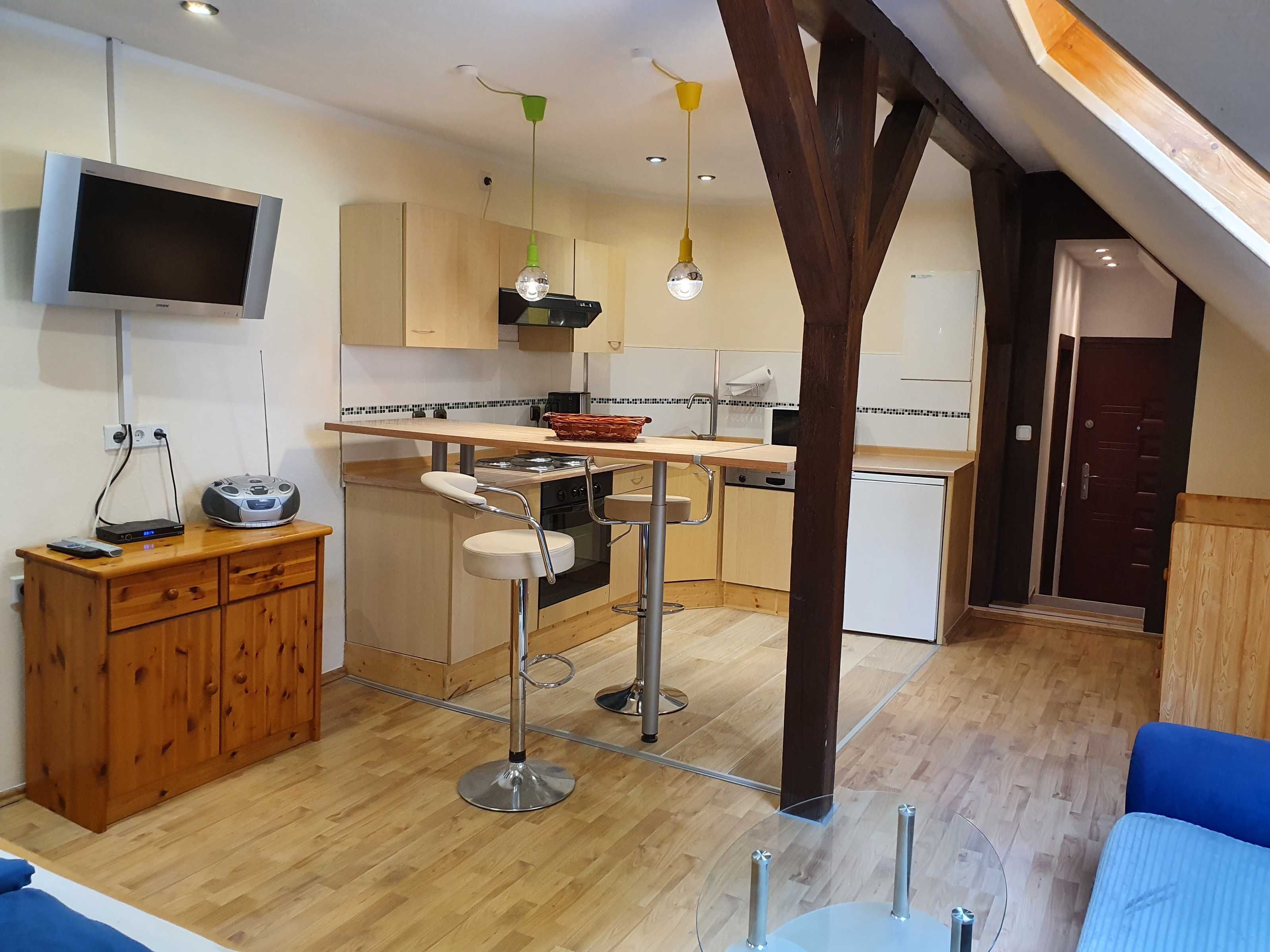 Kjøleskap, mikrobølgeovn, ovn og oppvaskmaskin