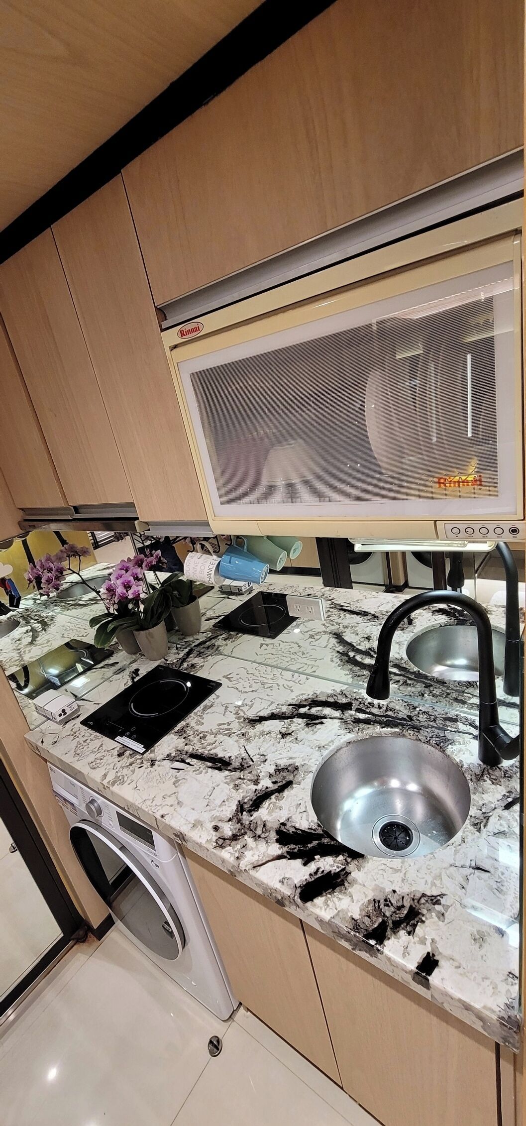 Kühlschrank, Mikrowelle, Wasserkocher, Kochgeschirr/Geschirr/Besteck
