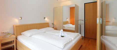 1 bedroom, in-room safe, WiFi, bed sheets