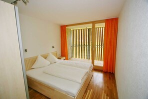 2 chambres, coffres-forts dans les chambres, Wi-Fi, draps fournis