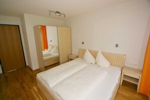 2 chambres, coffres-forts dans les chambres, Wi-Fi, draps fournis