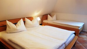 2 Schlafzimmer, Reisekinderbett, WLAN, Bettwäsche