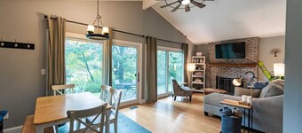 Cozy 2 Bedroom Cottage, Ideal location