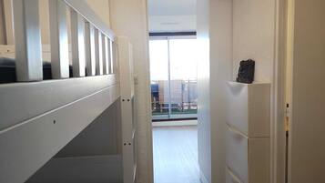 1 bedroom, bed sheets