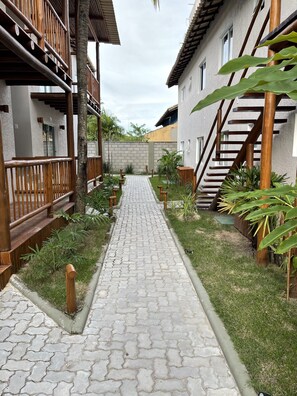 المنطقة المحيطة بالمنشأة