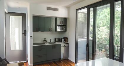 Bushland setting close to Sydney CBD