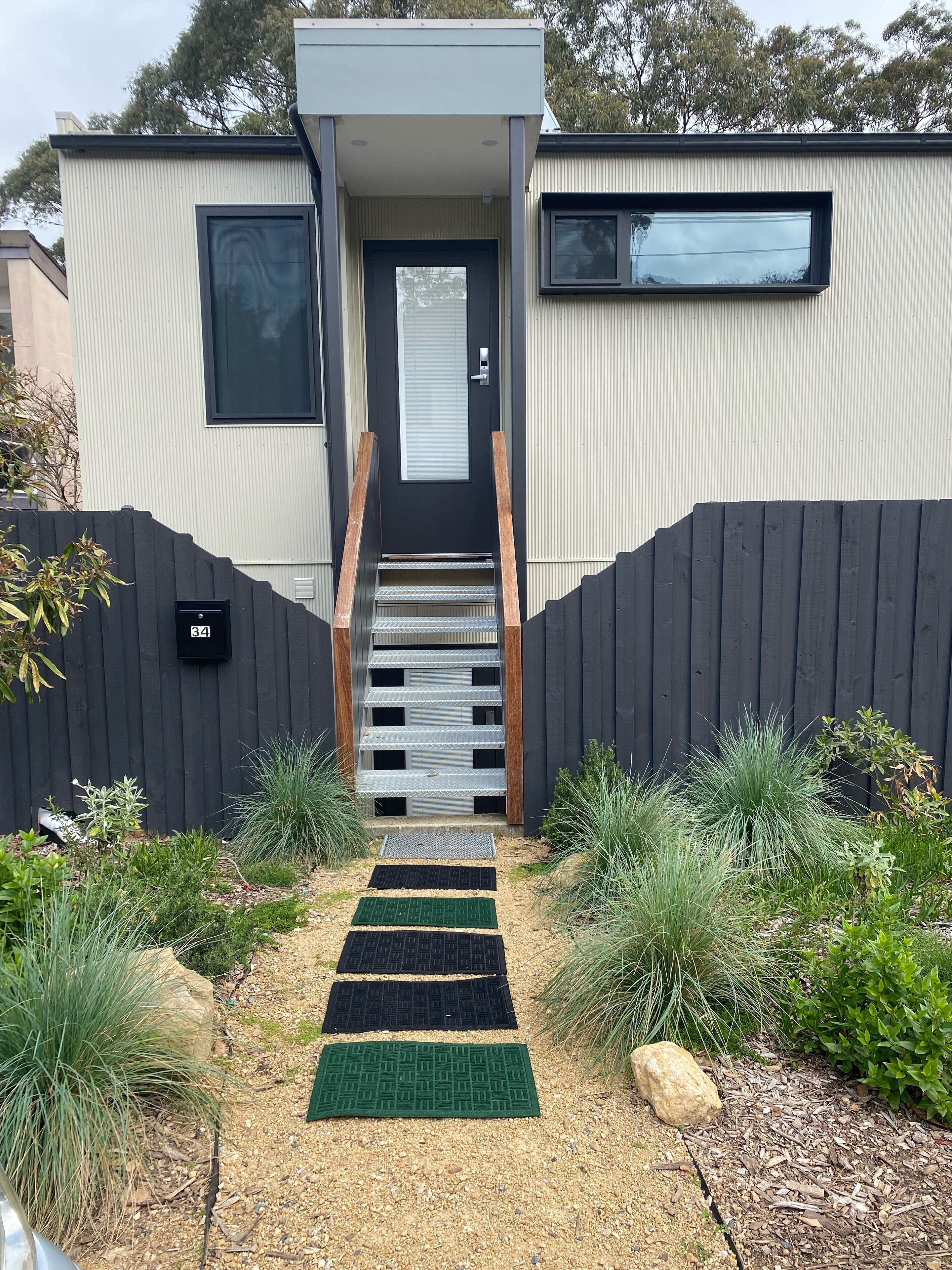 Bushland setting close to Sydney CBD — image 29