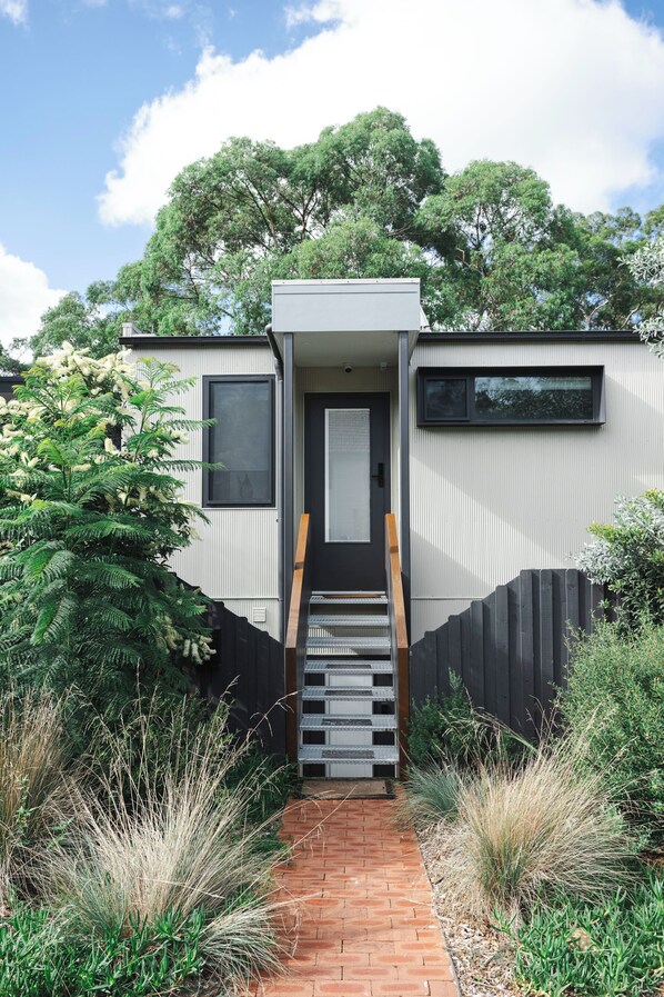 Exterior - Bushland setting close to Sydney CBD (Lane Cove North)