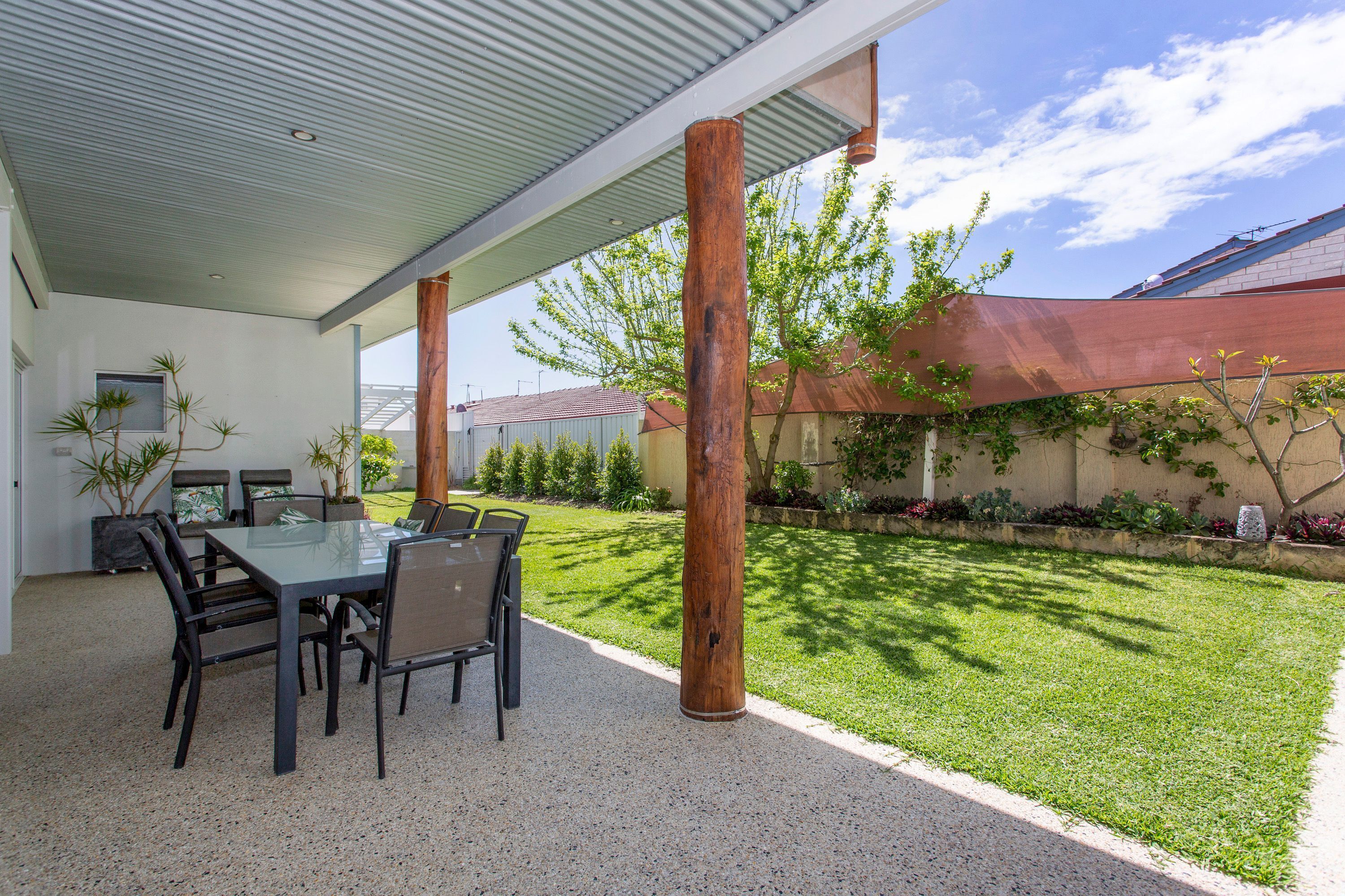 Steps from the sea — image 3