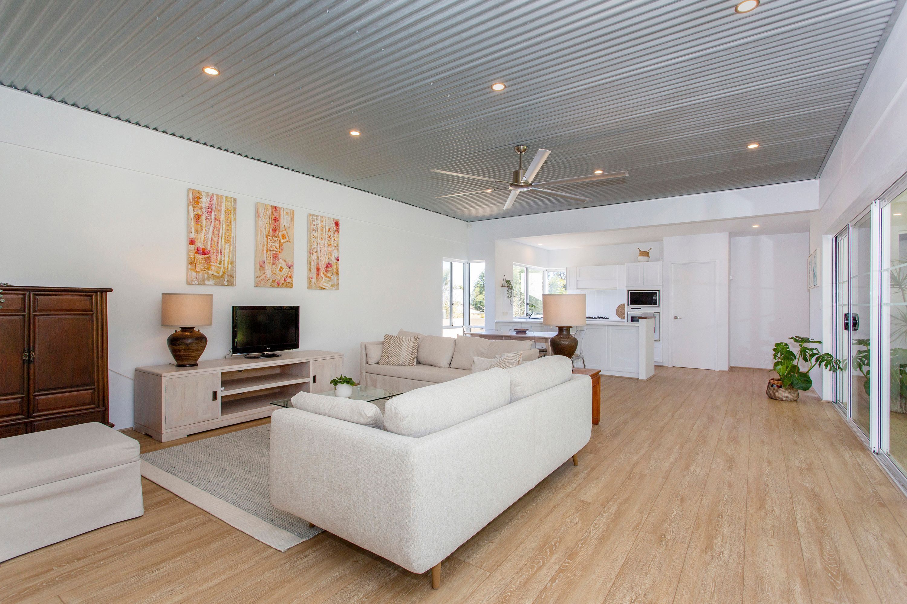 Steps from the sea — image 7