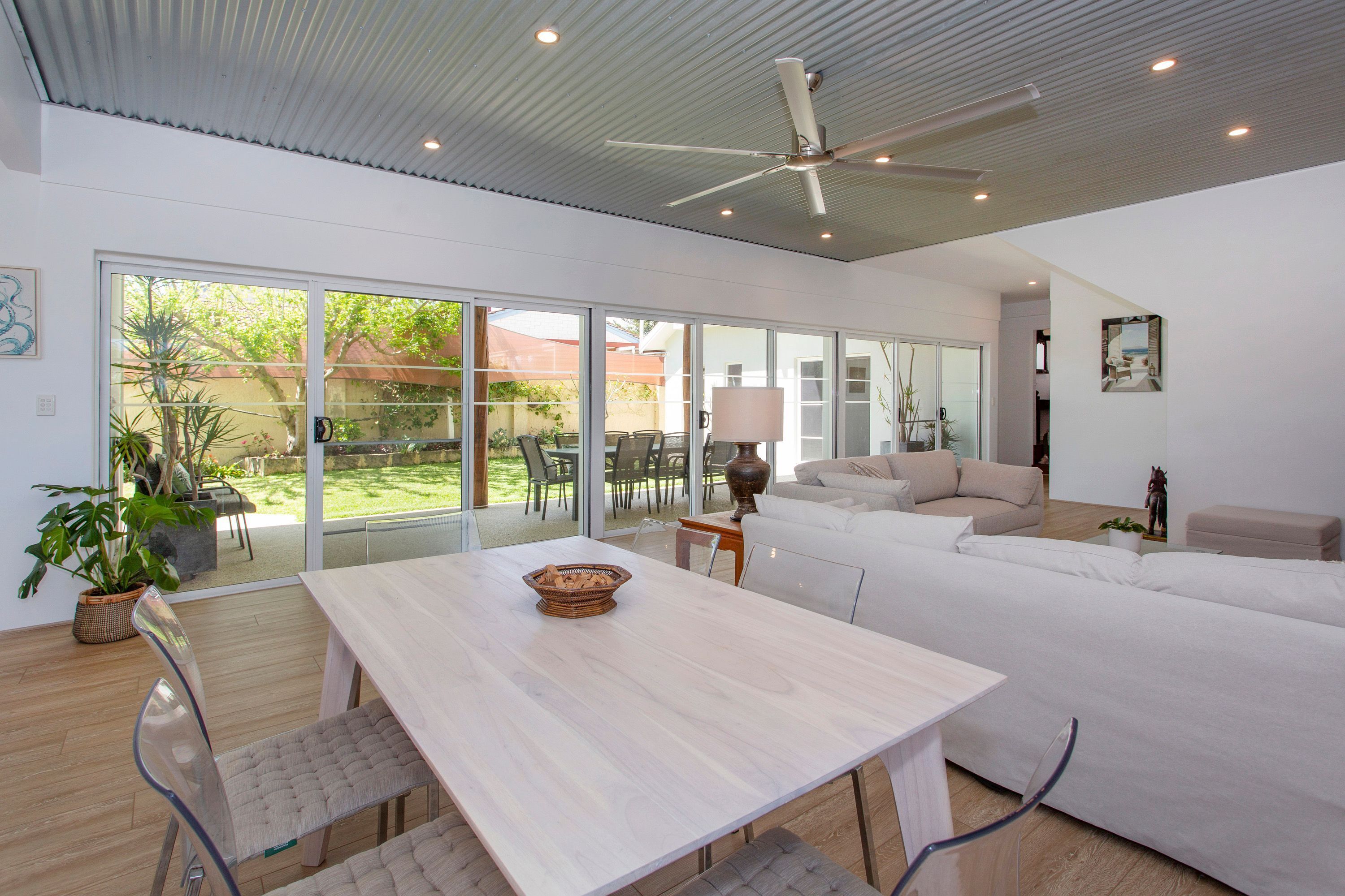 Steps from the sea — image 4