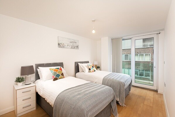 2 bedrooms, iron/ironing board, internet, bed sheets