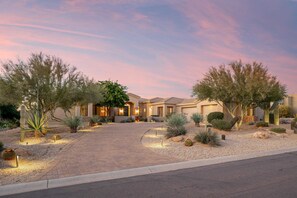 Exterior - Desert Lux Design I Ultimate Yard, Putt, Pool, Spa (Scottsdale)
