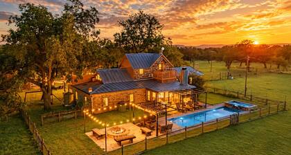 Grand Oaks Ranch · Pool · Spa · Game Barn · Animals