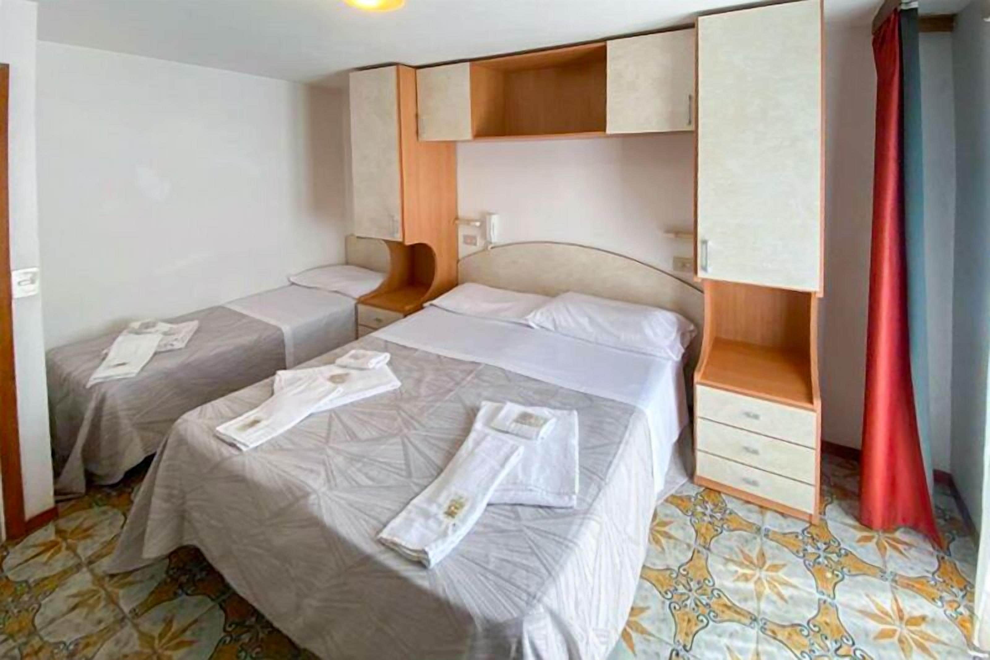 Economy Triple Room, Balcony | Hypo-allergenic bedding, in-room safe, WiFi, bed sheets
