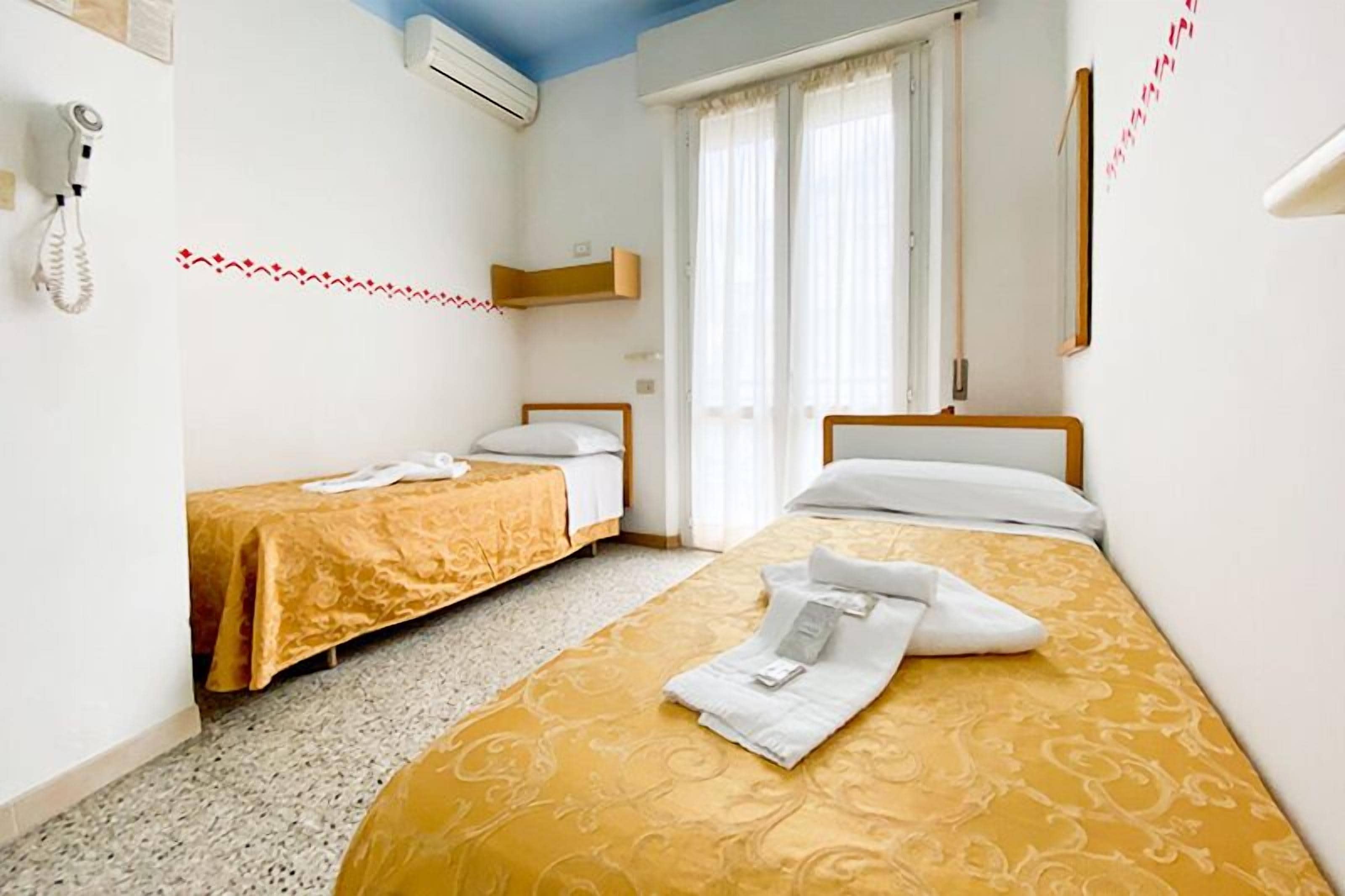 Economy Twin Room, Balcony | Hypo-allergenic bedding, in-room safe, WiFi, bed sheets