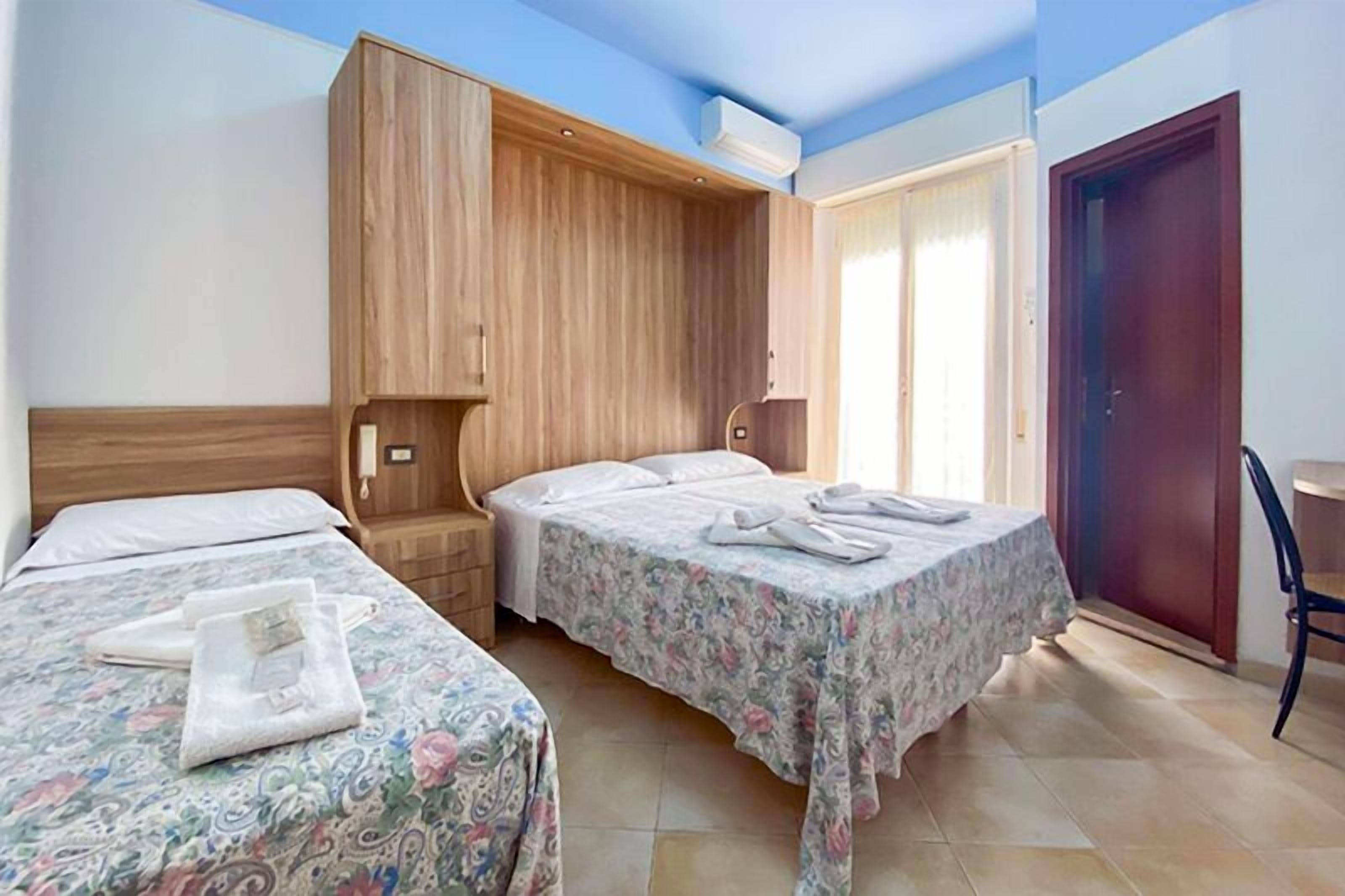 Standard Triple Room, Balcony | Hypo-allergenic bedding, in-room safe, WiFi, bed sheets