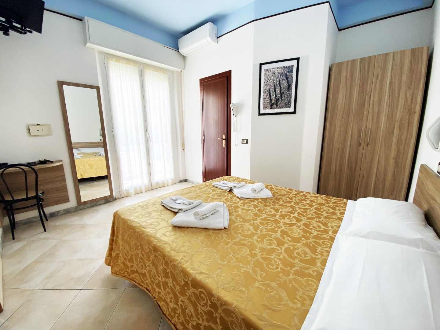 Standard Double Room, 1 Double Bed, Balcony | Hypo-allergenic bedding, in-room safe, WiFi, bed sheets