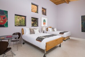 5 habitaciones, tabla de planchar con plancha y wifi gratis 