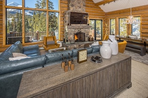 Smart TV, fireplace, stereo