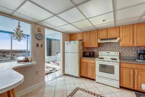 Microwave, dishwasher, coffee/tea maker, toaster