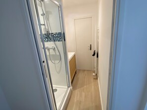 Combined shower/tub, hair dryer, towels, soap