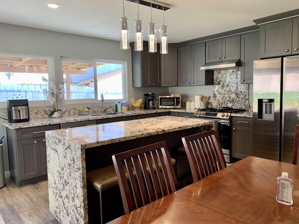 Fridge, microwave, oven, stovetop - House in San Diego #1 (Lemon Grove) (Lemon Grove)