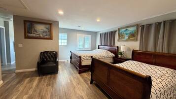 4 soverom, strykejern/-brett og wi-fi (inkludert)