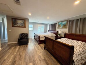 4 bedrooms, iron/ironing board, free WiFi