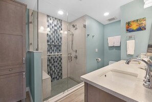Combined shower/tub, towels - A Palm Oasis at Mills Place in the Truman Annex (Key West)