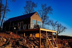 Exterior - Cliffside bungalow with panoramic mountain views (Pikeville)