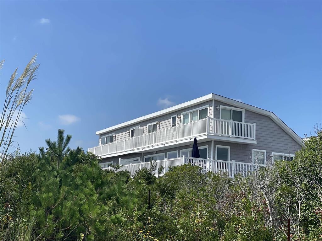 Beautiful Beachfront Townhome with an elevator!