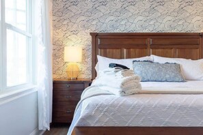 1 camera, una scrivania, ferro/asse da stiro, culla da viaggio