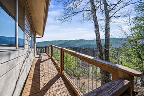 Property grounds - Heaven’s Gate ~ Smoky Mtn Views/Pool/Game room/Hot tub/Fireplace (Gatlinburg)